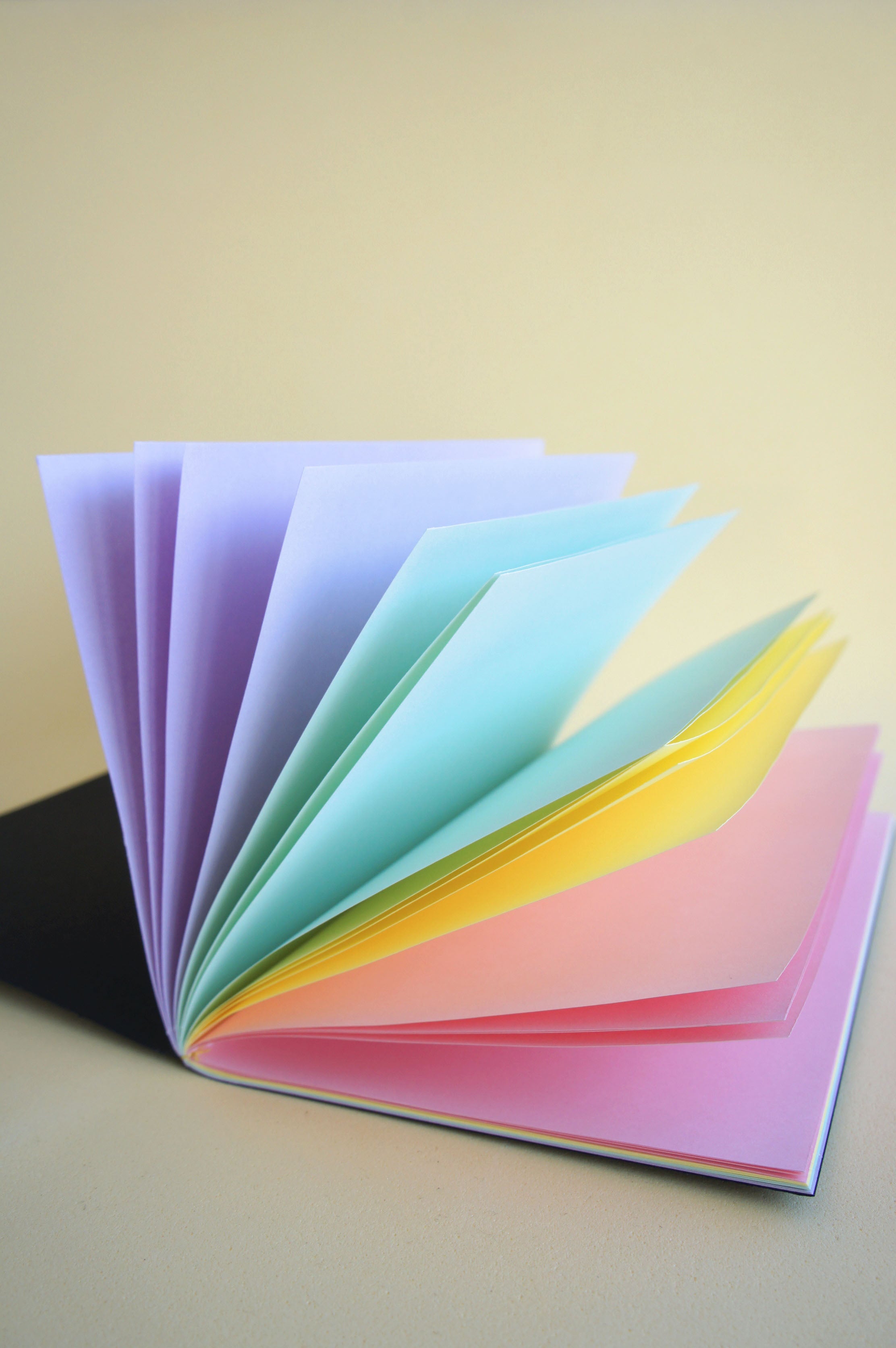 Pastel Rainbow quaderno traveler format